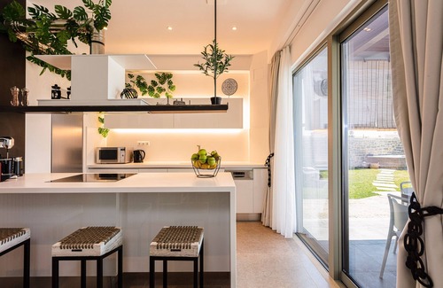 Stavromenos Villa | Feyre Boutique Mansion walking distance to beach