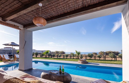 Stavromenos Villa | Feyre Boutique Mansion walking distance to beach