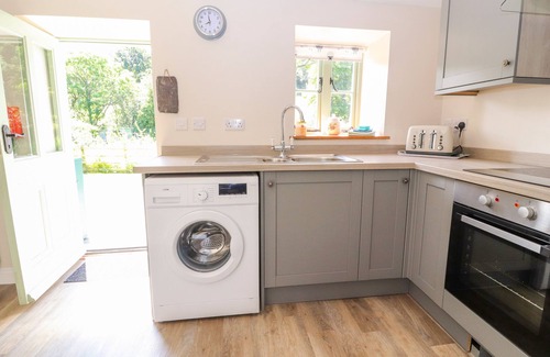 Bangor Cottage | FFRWDD GALED UCHAF, family friendly, with open fire in Tregarth