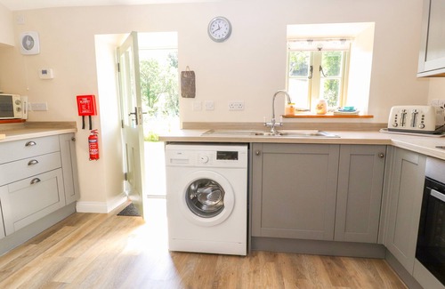 Bangor Cottage | FFRWDD GALED UCHAF, family friendly, with open fire in Tregarth