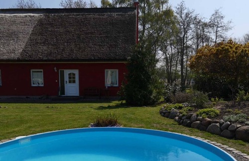Grubnow House | FH with thatched roof, sauna, lake view, pool - FH