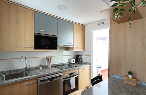 Vista de los Angeles-Rumina Apartment | Fiber Fiber Penthouse with Ocean Views and Community Pool