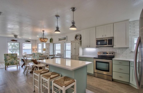 Panacea House | "Fiddler Crab" Beautiful 2BR/3BA beachfront house