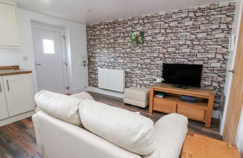 Llanybydder House | Field View