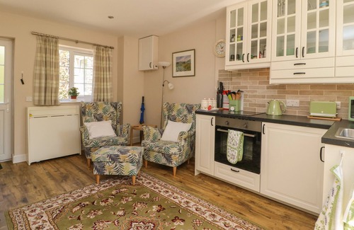 Leyburn Cottage | FIELDFARE LODGE, romantic, character holiday cottage in Middleham
