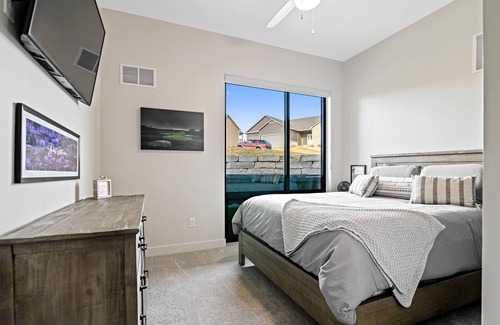 Manhattan Condo | Fieldhouse | MHK - A Colbert Hills Luxury Retreat