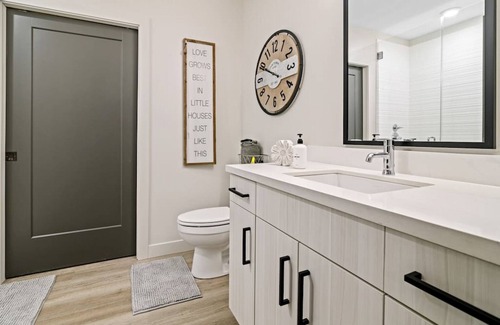 Manhattan Condo | Fieldhouse | MHK - A Colbert Hills Luxury Retreat