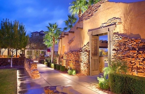 Pleasant Valley Villa | Fiesta Bowl Quarterfinal - stay at Ci Bola Vista Resort and Spa!