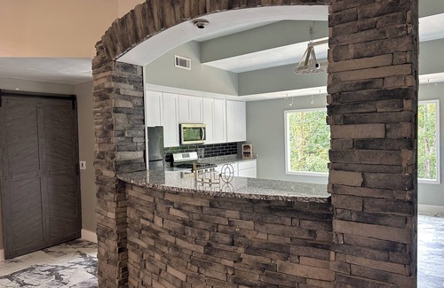 Austell Cabin | FIFA Fan Stylish Retreat Lodge in Heart of it All! 9.4 miles from the Stadium.