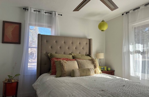 Austell Cabin | FIFA Fan Stylish Retreat Lodge in Heart of it All! 9.4 miles from the Stadium.