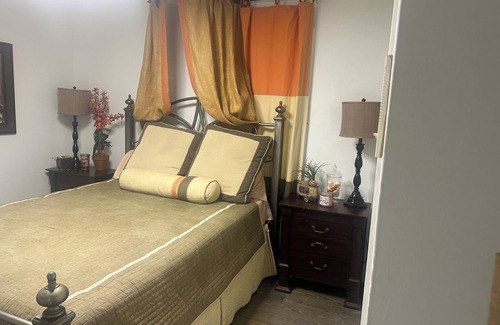 Austell Cabin | FIFA Fan Stylish Retreat Lodge in Heart of it All! 9.4 miles from the Stadium.