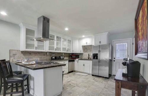 Raisin Apartment | Fig Garden Casita B- Affordable & Convenient!