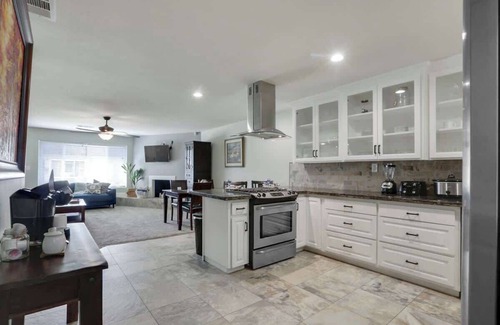Raisin Apartment | Fig Garden Casita B- Affordable & Convenient!
