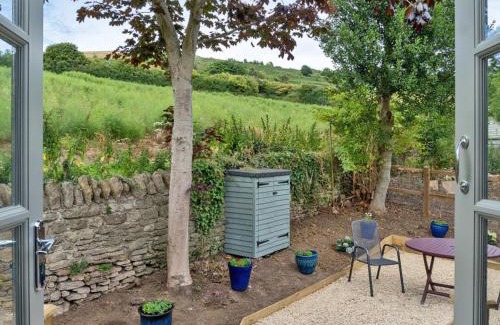 Bridport House | Fig Tree Shepherds Hut - Cottage