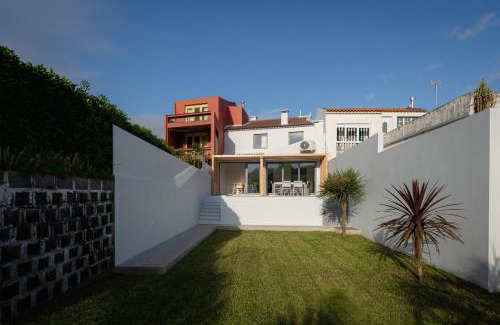 Ponta Delgada House | Figueiras House Pópulo Beach