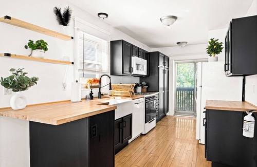 Central Hillside Condo | Fika Condo | Downtown Retreat | Near Canal Park