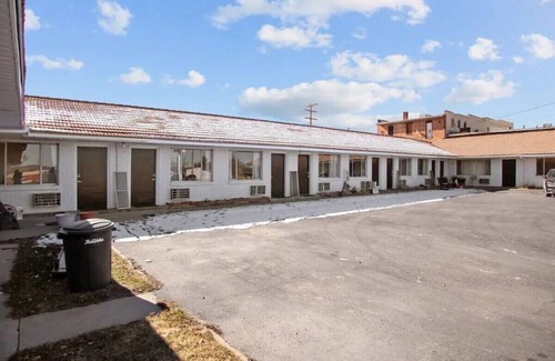 Fillmore Apartment | Fillmore Lodge: Discounted 2 Double Queens Rm