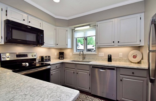 Blowing Rock Condo | Finch 8 | Restaurant, Pool, Spa
