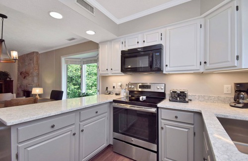 Blowing Rock Condo | Finch 8 | Restaurant, Pool, Spa
