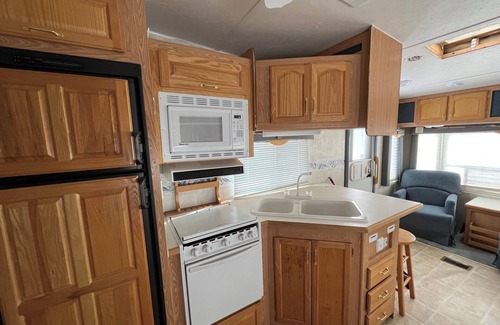 Strathclair House | Finch - Camper at Sunset Bay