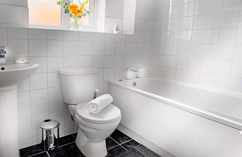 Wokingham Apartment | Finchampstead - 1 Bedroom House - With Garden