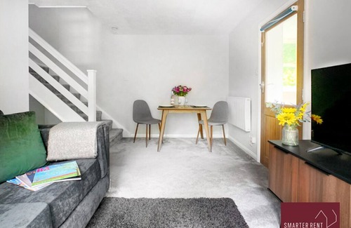 Wokingham Apartment | Finchampstead - 1 Bedroom House - With Garden