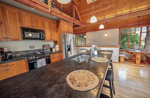 Chelan Cabin | Find serenity with a secluded lakefront cabin | Lake views + Lake Access