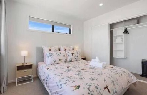 Linwood Apartment | Find Your Modern Oasis in the Heart of City U4, Find Your Modern Oasis in the Heart of City U4 (5764