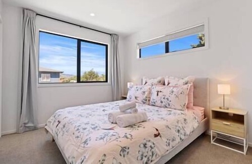 Linwood Apartment | Find Your Modern Oasis in the Heart of City U4, Find Your Modern Oasis in the Heart of City U4 (5764