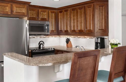 Opal Resort | 𝐅𝐢𝐧𝐝𝐢𝐧𝐠 𝐌𝐞𝐢𝐥𝐢 Beachfront Surf Club Resort + Amenities Included. 2BR