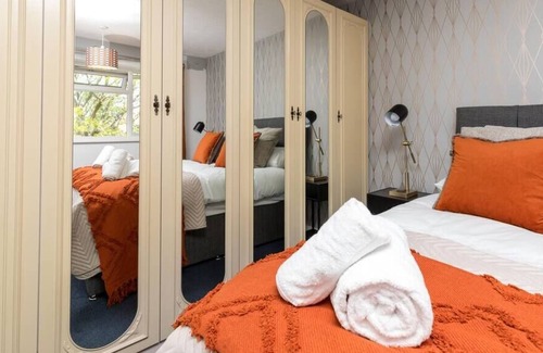 Ifield House | Findon House 10min from Gatwick airport