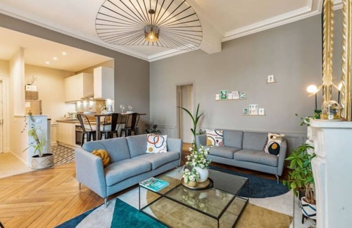 Quartier Vieux Marche-Cathedrale Apartment | Fine arts - Charming 2-bedroom/2-bathroom apartment - Private parking lot