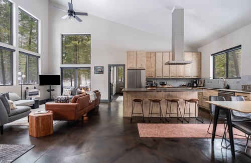 McCall House | FINE PINE PLACE in town/luxury modern/wow kitchen/whole house/yes dogs!