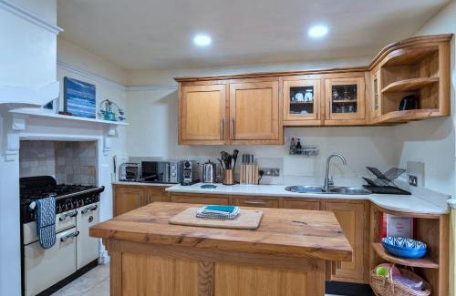 Kingsand House | Finest Retreats - Kelvin House