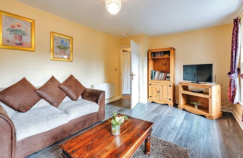 Eaton Mascott Cottage | Finest Retreats | Netley Hall - Rose