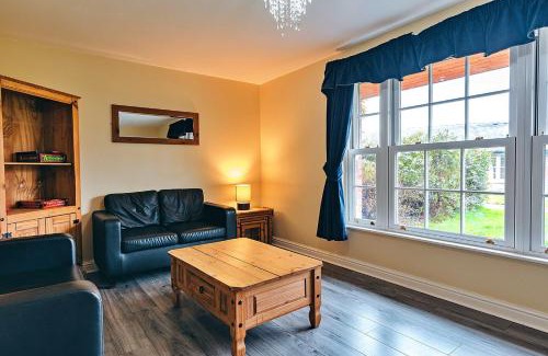 Eaton Mascott House | Finest Retreats - Netley Hall - Mulberry