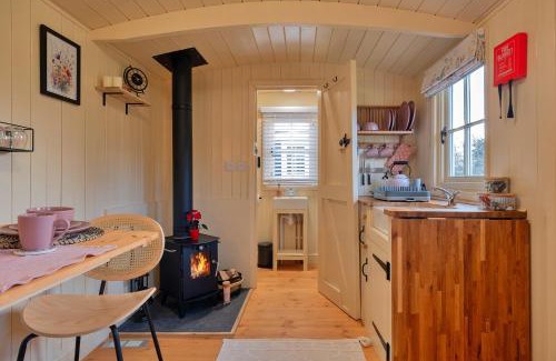 Brackley Ski Chalet | Finest Retreats - The Flower Hut
