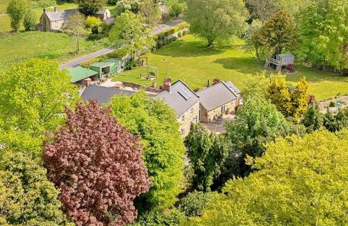 Holestone Moor House | Finest Retreats - The Potting Shed