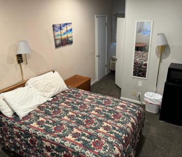 Downs Hotel | Fins and Feathers Lodge