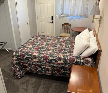 Downs Hotel | Fins and Feathers Lodge