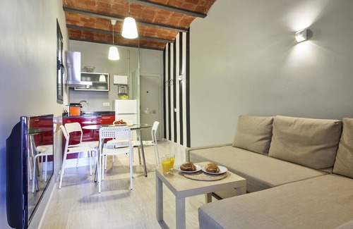 La Font de la Guatlla Apartment | Fira Centric Apartments by gaiarooms