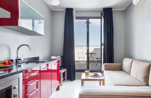 La Font de la Guatlla Apartment | Fira Centric Apartments by gaiarooms