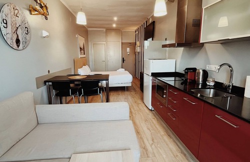 La Font de la Guatlla Apartment | Fira Centric Apartments by gaiarooms