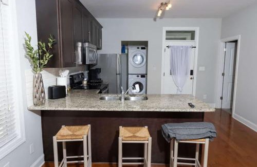 Chapel Hill House | Fire Pit - 4 Min from UNC - 7 Min from Carrboro - Fast Wi-Fi