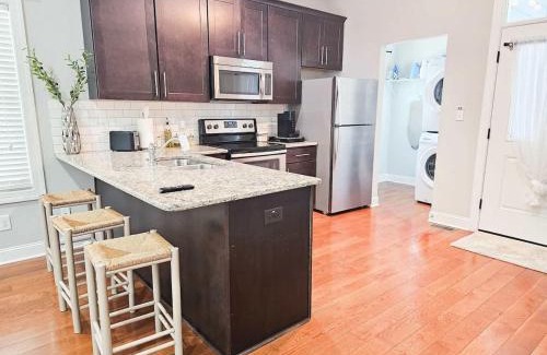 Chapel Hill House | Fire Pit - 4 Min from UNC - 7 Min from Carrboro - Fast Wi-Fi