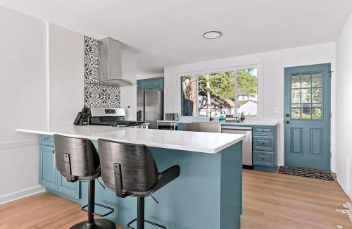New Rochelle House | Fire pit ~ Game Room ~ near NYC ~ Modern Luxury