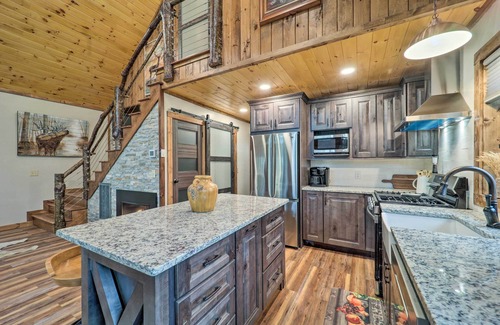 Beech Mountain Cabin | Fire Pit & Grill: Modern Beech Mountain Cabin!
