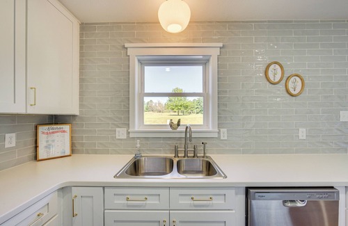 Tyler House | Fire Pit & Grill: Tyler Home on 5 Acres!