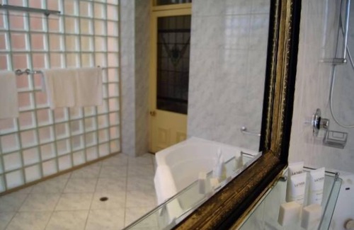 North Adelaide Hotel | Fire Station Inn - 1 bedroom spa suite (Loggia)