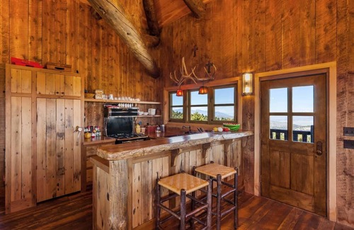 Ennis Cabin | Fire Tower on Fire Tower Ranch in Ennis Montana